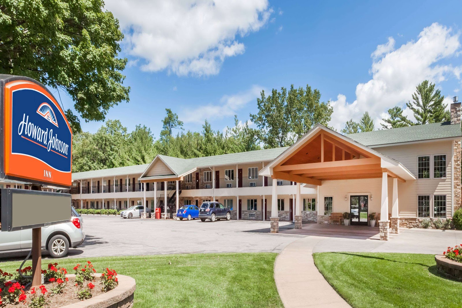 Howard Johnson by Wyndham Traverse City in Traverse City