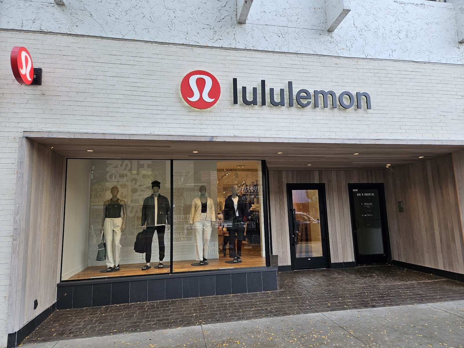 lululemon — photo