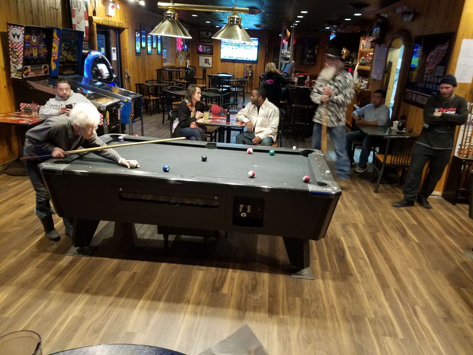 Sail Inn Bar & Grill in Traverse City