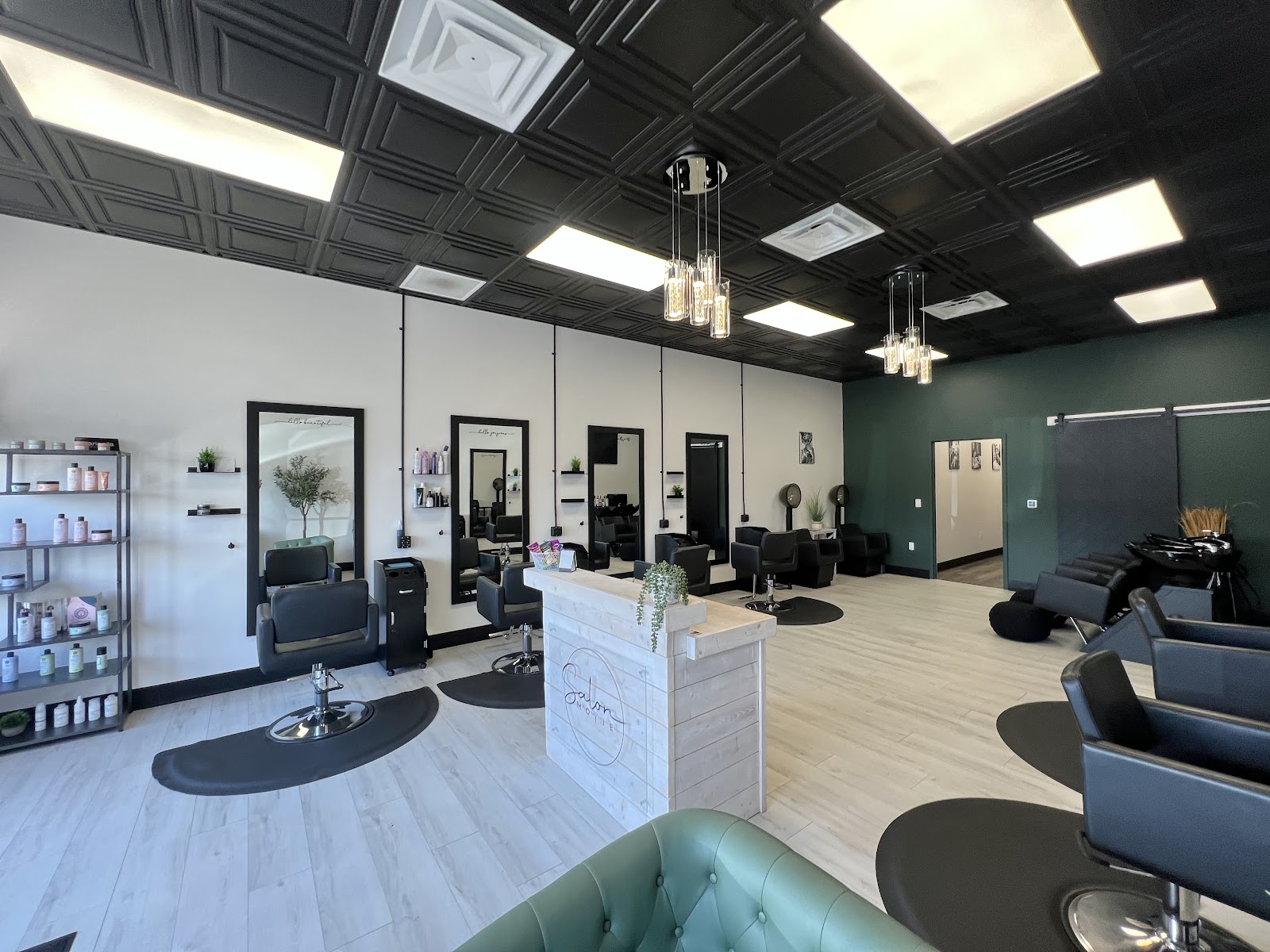 Salon Moxie — photo