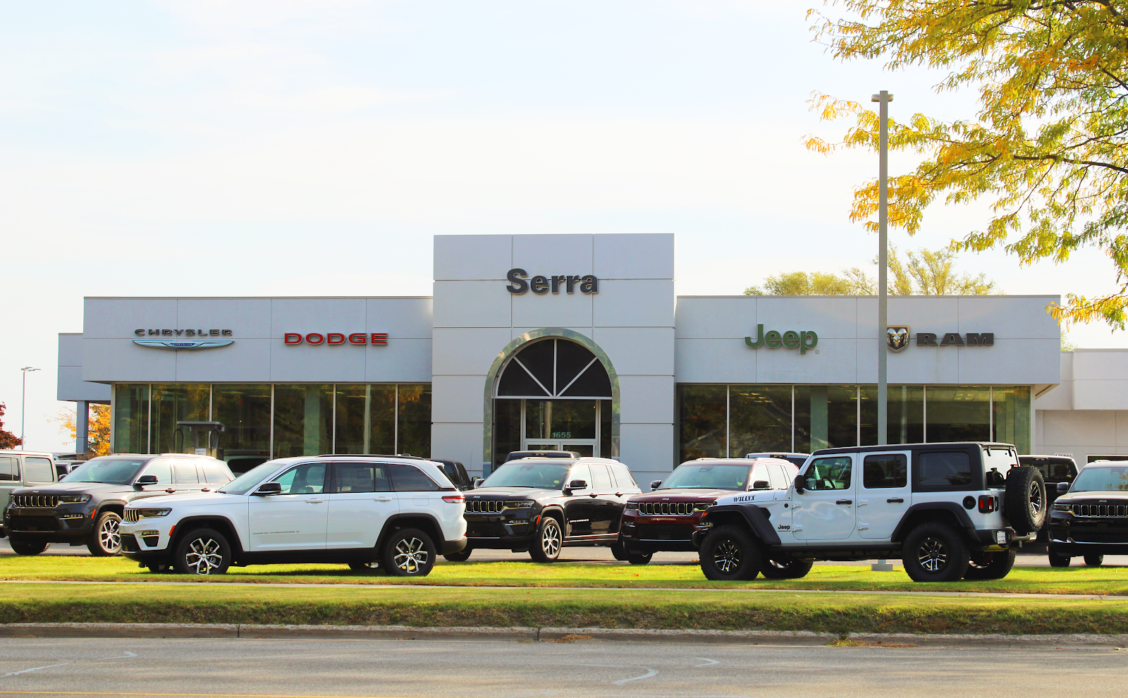 Serra Chrysler Dodge Jeep Ram Traverse City in Traverse City