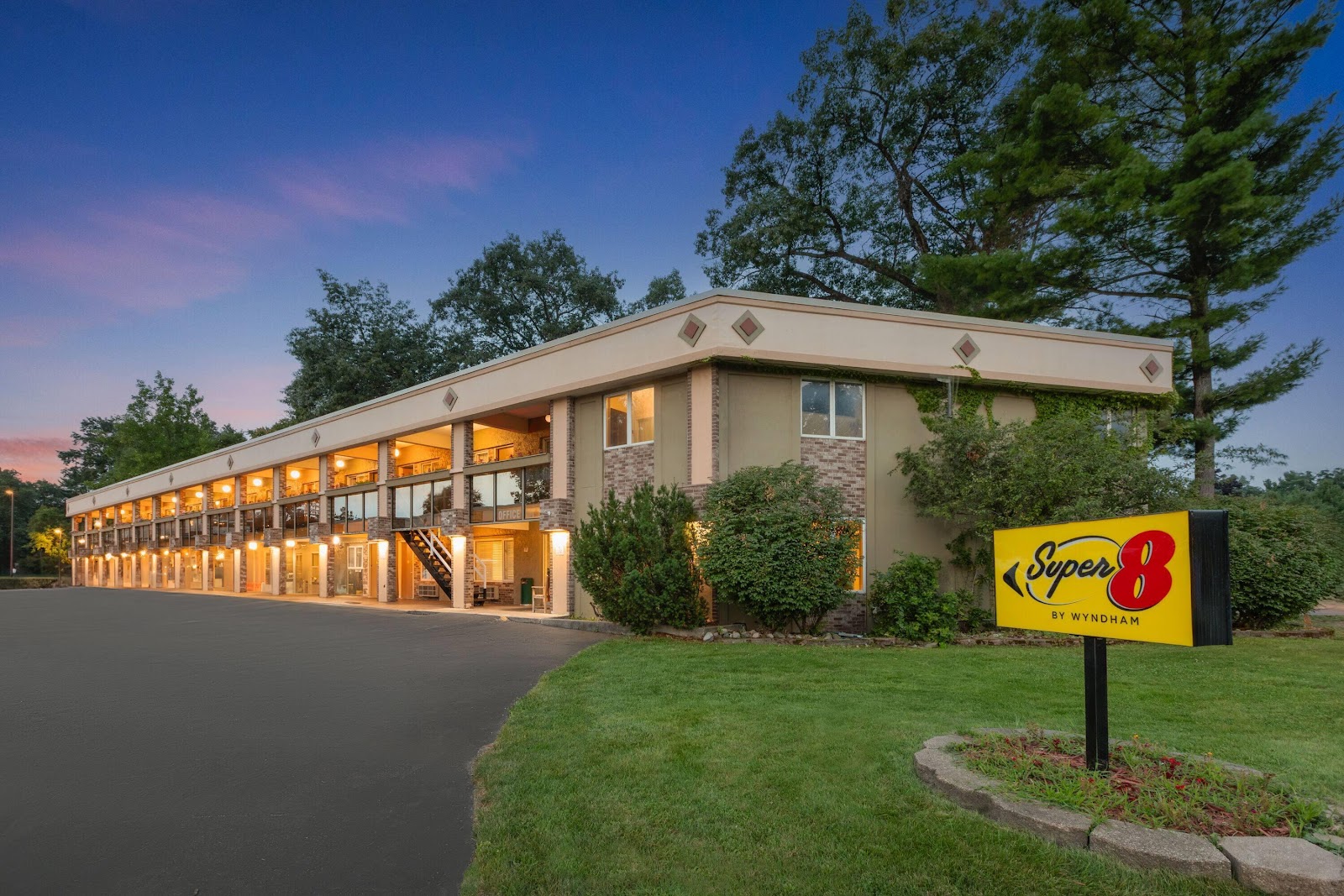 Super 8 by Wyndham Traverse City in Traverse City
