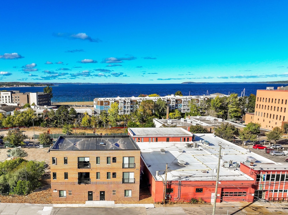The Loop Downtown by Kasa — photo